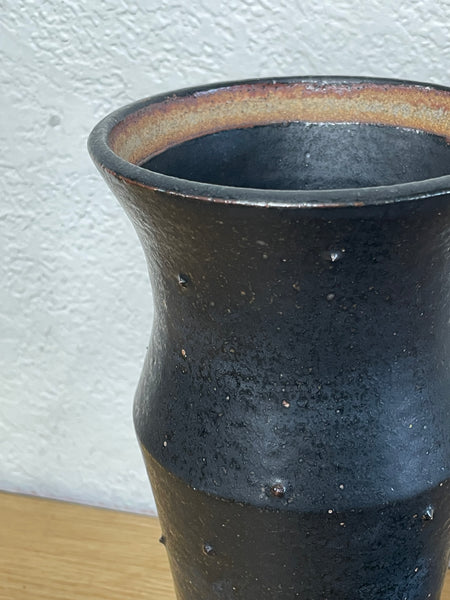 Black Urn with Points