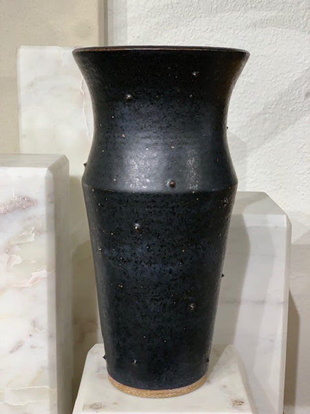 Black Urn with Points